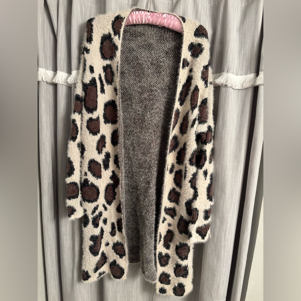 Grace & Lace Size Medium Cardigan